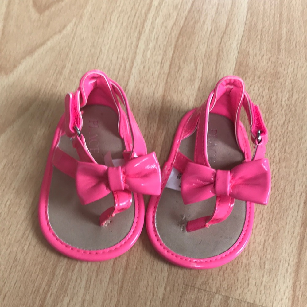 8/$25 The Childrens Place Size 3-6 month Pink Bow Sandals